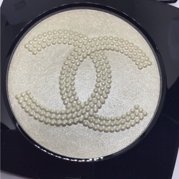 Les Symboles De Chanel Les Perles LE Oversized Illuminating Powder Pearly White - Picture 3 of 3